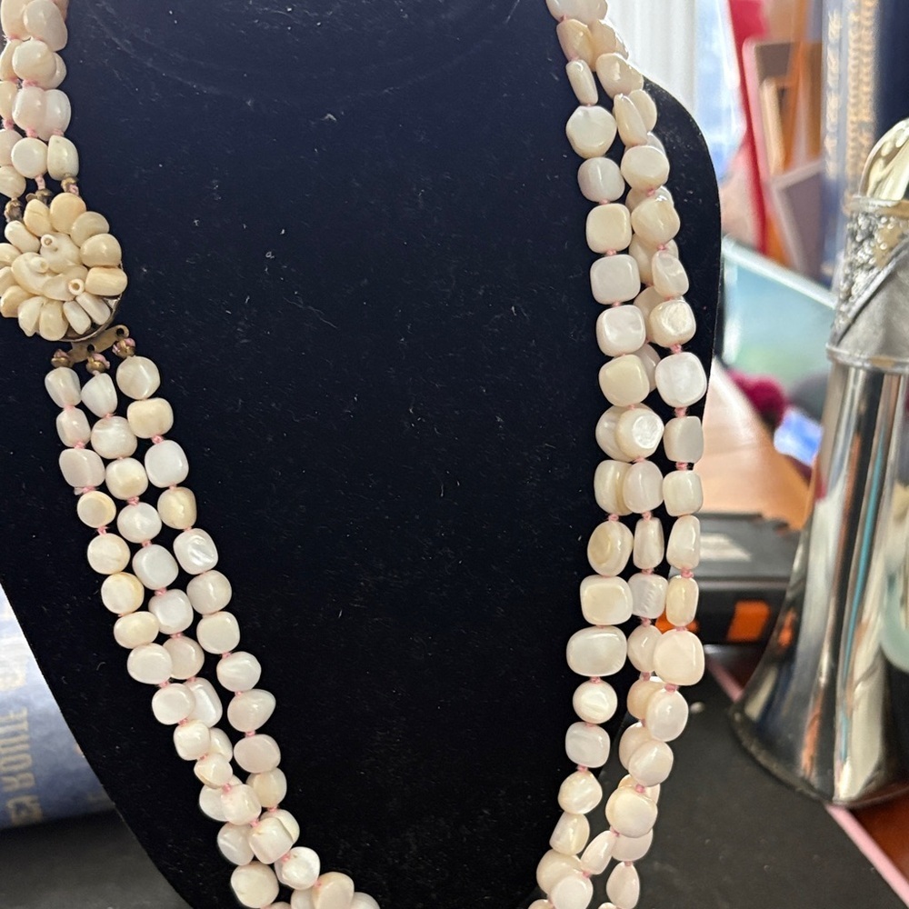 Vintage 3 Strand Couch Shell Nugget High Polish Double Knotted Necklace 1970s - Picture 10 of 13